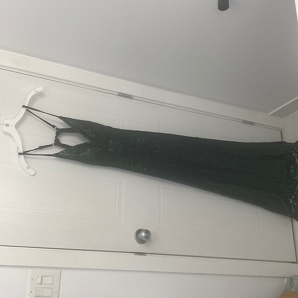 Morgan & Co Long Keyhole back Green Sequin Dress Size 3 - Picture 1 of 11